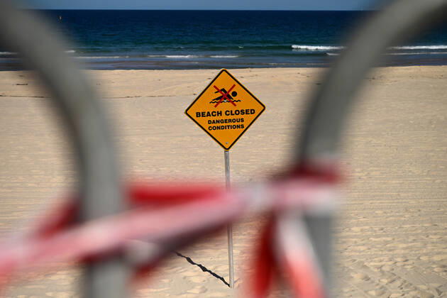 AUSTRALIA CORONAVIRUS BONDI BEACH, Signage at a closed Bondi Beach in Sydney, Wednesday, April 22, 2020. Sydney s iconic Bondi Beach will partially open to swimmers and surfers next week as more beaches in NSW begin easing COVID-19 restrictions.( NO ARCHIVING, EDITORIAL USE ONLY, NO USE IN BOOKS WITHOUT CONSENT SYDNEY NSW AUSTRALIA  Copyright: xJOELxCARRETTx 20200422001464678659