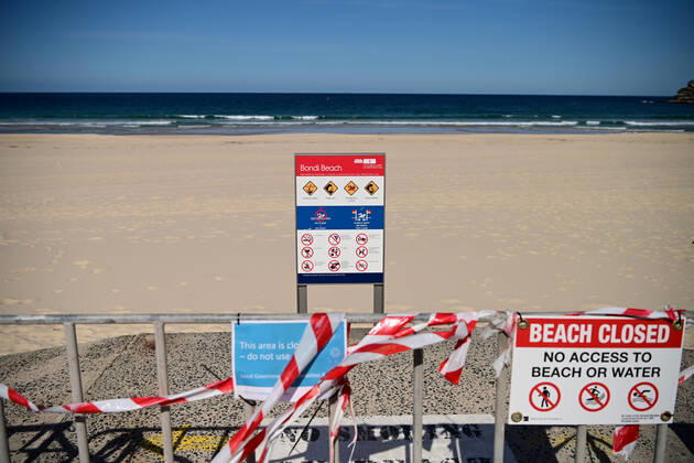 AUSTRALIA CORONAVIRUS BONDI BEACH, Signage at a closed Bondi Beach in Sydney, Wednesday, April 22, 2020. Sydney s iconic Bondi Beach will partially open to swimmers and surfers next week as more beaches in NSW begin easing COVID-19 restrictions.( NO ARCHIVING, EDITORIAL USE ONLY, NO USE IN BOOKS WITHOUT CONSENT SYDNEY NSW AUSTRALIA  Copyright: xJOELxCARRETTx 20200422001464678690
