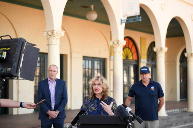 AUSTRALIA CORONAVIRUS BONDI BEACH, Mayor of Waverley Paula Masselos speaks to the media at Bondi Beach in Sydney, Wednesday, April 22, 2020. Sydney s iconic Bondi Beach will partially open to swimmers and surfers next week as more beaches in NSW begin easing COVID-19 restrictions.( NO ARCHIVING, EDITORIAL USE ONLY, NO USE IN BOOKS WITHOUT CONSENT SYDNEY NSW AUSTRALIA  Copyright: xJOELxCARRETTx 20200422001464678752