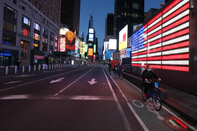 April 21, 2020, New York City, NY, United States: Times Square during the time of COVID-19 novel Coronavirus is virtually deserted. A masked group on bicycle rides through Times Square. New York City United States - ZUMAh16_ 20200421_zaf_h16_027 Copyright: xDanxHerrickx