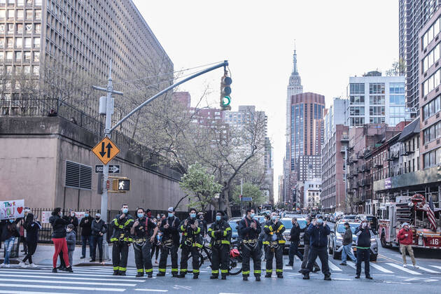 April 21, 2020, New York City, NY, United States: Medical Personal often including doctors, nurses, medical assistants, EMS paramedics, and FDNY firefighters give each other applause for their efforts in caring for COVID-19 or novel Coronavirus patients, at 7 pm everyday at NYU Langone Medical Center on First avenue. New York City United States - ZUMAh16_ 20200421_zaf_h16_038 Copyright: xDanxHerrickx