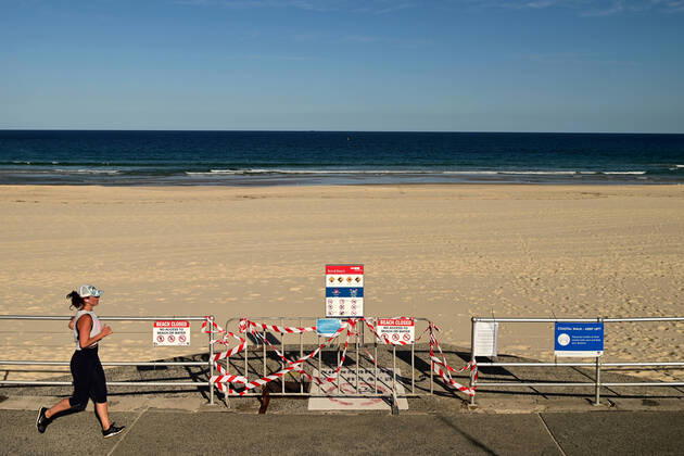 AUSTRALIA CORONAVIRUS BONDI BEACH, Signage at a closed Bondi Beach in Sydney, Wednesday, April 22, 2020. Sydney s iconic Bondi Beach will partially open to swimmers and surfers next week as more beaches in NSW begin easing COVID-19 restrictions.( NO ARCHIVING, EDITORIAL USE ONLY, NO USE IN BOOKS WITHOUT CONSENT SYDNEY NSW AUSTRALIA  Copyright: xJOELxCARRETTx 20200422001464681630