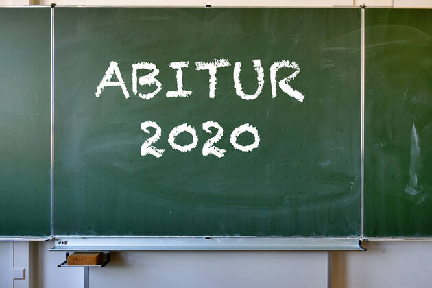 Wandtafel mit Aufschrift ABITUR 2020, Corona-Krise, Deutschland Wandtafel mit Aufschrift