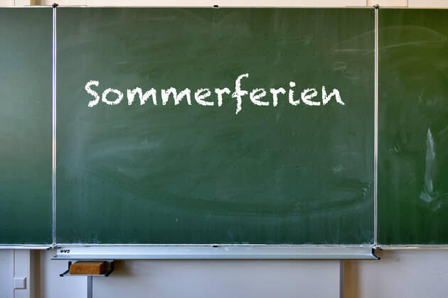 Wandtafel mit Aufschrift SOMMERFERIEN, Deutschland Wandtafel mit Aufschrift
