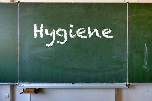 Wandtafel mit Aufschrift HYGIENE, Deutschland Wandtafel mit Aufschrift
