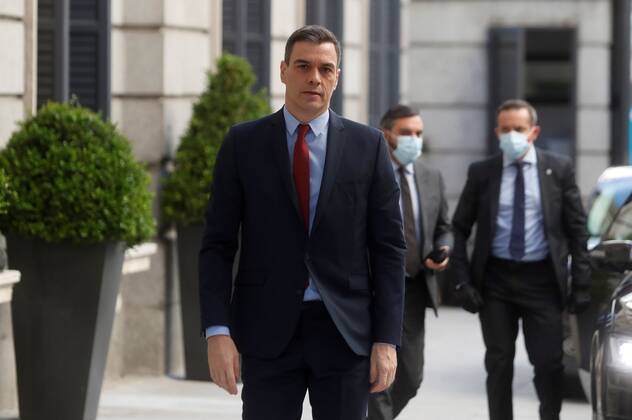 Spanish Prime Minister, Pedro Sanchez, arrives to attend a new Spanish Government s question time session at Lower Chamber of Spanish Parliament, in Madrid, Spain, 22 April 2020. Government will expound the results of the lastest European Council meetings and the reasons to ask for the third extension of the state of alarm declared due to coronavirus outbreak. Spanish Government s question time session at Lower Chamber !ACHTUNG: NUR REDAKTIONELLE NUTZUNG!  Copyright: xJ.J.xGuillenx GRAF3888 20200422-637231429852467272