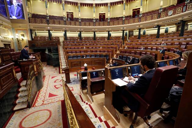 Spanish Prime Minister, Pedro Sanchez (L), delivers a speech during a new Spanish Government s question time session at Lower Chamber of Spanish Parliament, in Madrid, Spain, 22 April 2020. Government will expound the results of the lastest European Council meetings and the reasons to ask for the third extension of the state of alarm declared due to coronavirus outbreak. Spanish Government s question time session at Lower Chamber !ACHTUNG: NUR REDAKTIONELLE NUTZUNG!  Copyright: xJ.J.xGuillenx GRAF3890 20200422-637231437379884590