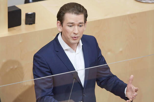 - Wien 22.04.2020 - Parlament Nationalratssitzung - Seit Wochen beklagt die Opposition, SPÖ, NEOS und FPÖ die mangelnde Einbindung des Parlaments in Sachen Coronavirus-Gesetzgebung und -Krisenmanagement. Es gab eine Reihe von Anträgen zwei davon wurden gemeinsam von allen Oppositionsparteien eingebracht. PHOTO: Bundeskanzler Sebastian Kurz (ÖVP) bei seiner Stellungnahme. Vienna (AUSTRIA) - Parliament National Council meeting - For weeks, the opposition, SPÖ, NEOS and FPÖ have been complaining about Parliament s lack of involvement in coronavirus legislation and crisis management. There were a number of proposals, two of which were presented jointly by all opposition parties. Nationalrat Parlament