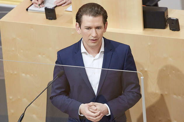 - Wien 22.04.2020 - Parlament Nationalratssitzung - Seit Wochen beklagt die Opposition, SPÖ, NEOS und FPÖ die mangelnde Einbindung des Parlaments in Sachen Coronavirus-Gesetzgebung und -Krisenmanagement. Es gab eine Reihe von Anträgen zwei davon wurden gemeinsam von allen Oppositionsparteien eingebracht. PHOTO: Bundeskanzler Sebastian Kurz (ÖVP) bei seiner Stellungnahme. Vienna (AUSTRIA) - Parliament National Council meeting - For weeks, the opposition, SPÖ, NEOS and FPÖ have been complaining about Parliament s lack of involvement in coronavirus legislation and crisis management. There were a number of proposals, two of which were presented jointly by all opposition parties. Nationalrat Parlament