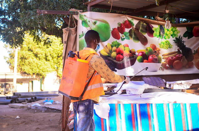 April 21, 2020, Khartoum, Khartoum, Sudan: Sudanese spray disinfectant as a preventive measure amid fears of the spread of the coronavirus disease (COVID-19) in Khartoum, Sudan, on April 21, 2020 Khartoum Sudan - ZUMAap3_ 20200421_zaf_ap3_130 Copyright: xFaizxAbuxBakrx