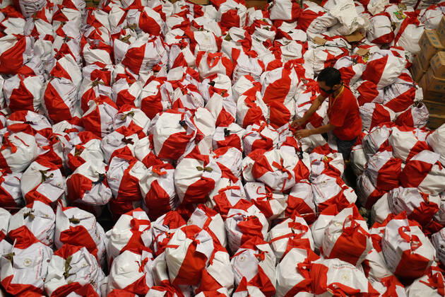 April 22, 2020, Jakarta, Jakarta, Indonesia: Workers package social assistance packages (social assistance) at Cipinang Food Station Warehouse, Jakarta, April, 22,2020. The government distributed social assistance packages for three months in an effort to prevent residents from going home and increase purchasing power during the COVID-19 pandemic to residents in need in the Greater Jakarta area. Jakarta Indonesia - ZUMAr173 20200422_zip_r173_007 Copyright: xDasrilxRoszandix
