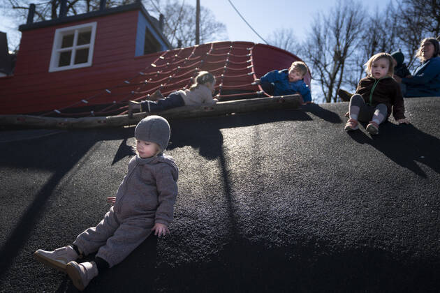 Covid-19: Koebenhavns Kommunes institutioner med pladsmangel, kan i disse dage, hvor flere og flere boern vender tilbage til deres dagtilbud, benytte arealer i Tivoli, bla. Rasmus Klumps legepladsen, i Koebenhavn onsdag den 22. april 2020. Vuggestueboern fra Vartov og boernehaveboern fra Boernebyen Vandvaerket leger i Tivoli. , Copenhagen Denmark