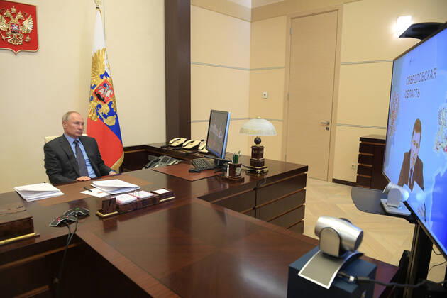 MOSCOW REGION, RUSSIA - APRIL 22, 2020: Russia s President Vladimir Putin holds a meeting with Sverdlovsk Region Governor Yevgeny Kuivashev via video link from Novo-Ogarevo residence. Alexei Druzhinin Russian Presidential Press and Information Office TASS  TS0D6AE8