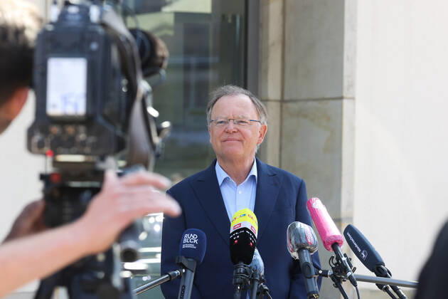 Hannover, Statement des Ministerpräsidenten Stephan Weil zur Maskenpflicht , Stephan Weil mit Mundschutz, Maske, Schutzmaske, Mund-Nasen-Bedeckung Alltagsmaske,