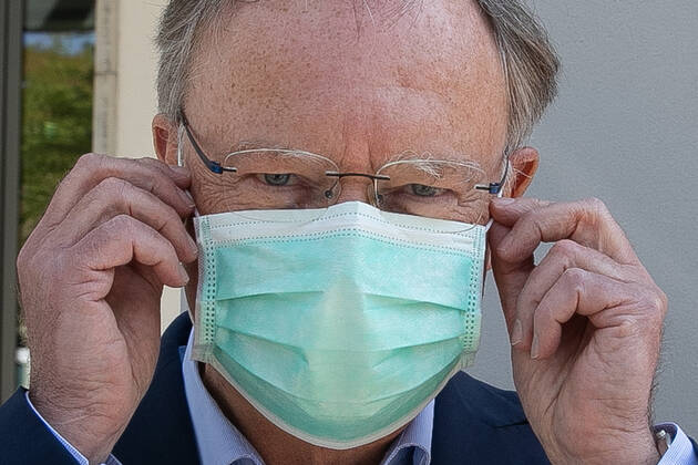 Hannover, Statement des Ministerpräsidenten Stephan Weil zur Maskenpflicht , Stephan Weil mit Mundschutz, Maske, Schutzmaske, Mund-Nasen-Bedeckung Alltagsmaske,