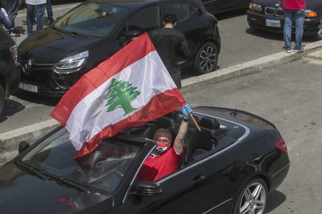 Protesters wearing protective masks demonstrate in Martyr s Square, Beirut in a convoy of cars with drivers honking their horns, waving the Lebanese national flag and leaning out of the car windows to protest against the deteriorating living conditions exacerbated since the government imposed lockdown measures to combat the spread of COVID-19 coronavirus Where: Beirut, Lebanon When: 22 Apr 2020 Credit: Amer Ghazzal Cover Images Copyright: xx 40461281 EDITORIAL USE ONLY. NOT FOR USE BY NEWSPAPERS BASED IN THE UK.