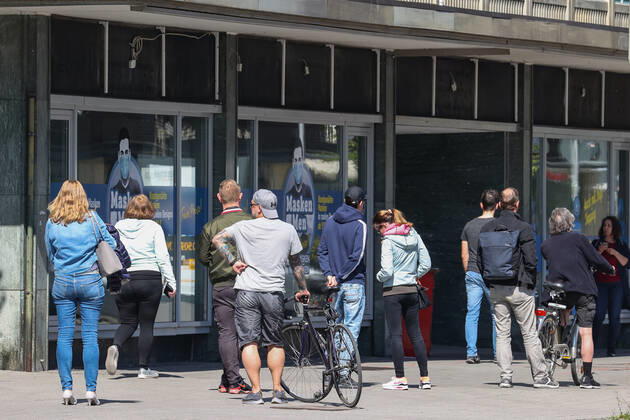 Hannover, 22.04.2020, Corona-Krise, erster Mundschutzladen (MaskenMen) eröffnet in Hannovers City. Dort werden jeweils von 10 Uhr bis 18 Uhr Masken in ganz unterschiedlichen Formen verkauft vom Designer-Stück bis hin zum Einmal-Produkt. Das ist einzigartig in Europa, sagt Inhaber Christopher Eisermann (36).