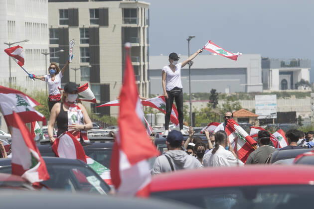 April 22, 2020, Beirut, Lebanon: Protesters wearing protective masks demonstrate in Martyr s Square, Beirut in a convoy of cars with drivers honking their horns, waving the Lebanese national flag and leaning out of the car windows to protest against the deteriorating living conditions exacerbated since the government imposed lockdown measures to combat the spread of COVID-19 coronavirus..Where: Beirut, Lebanon.When: 22 Apr 2020.Credit: Amer GhazzalCover Images Beirut Lebanon - ZUMAc218 20200422_zia_c218_010 Copyright: xCOVERxImagesx