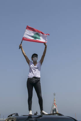 April 22, 2020, Beirut, Lebanon: Protesters wearing protective masks demonstrate in Martyr s Square, Beirut in a convoy of cars with drivers honking their horns, waving the Lebanese national flag and leaning out of the car windows to protest against the deteriorating living conditions exacerbated since the government imposed lockdown measures to combat the spread of COVID-19 coronavirus..Where: Beirut, Lebanon.When: 22 Apr 2020.Credit: Amer GhazzalCover Images Beirut Lebanon - ZUMAc218 20200422_zia_c218_020 Copyright: xCOVERxImagesx