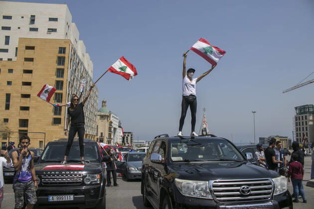 April 22, 2020, Beirut, Lebanon: Protesters wearing protective masks demonstrate in Martyr s Square, Beirut in a convoy of cars with drivers honking their horns, waving the Lebanese national flag and leaning out of the car windows to protest against the deteriorating living conditions exacerbated since the government imposed lockdown measures to combat the spread of COVID-19 coronavirus..Where: Beirut, Lebanon.When: 22 Apr 2020.Credit: Amer GhazzalCover Images Beirut Lebanon - ZUMAc218 20200422_zia_c218_021 Copyright: xCOVERxImagesx