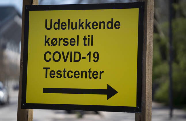 Covid-19 testcenter ved Faelledparken onsdag den 22. april 2020.De hvide telte, der i sidste uge begyndte at skyde op rundt i landet, skal bruges til at teste op mod 20.000 om dagen for, om de har eller har haft coronavirus.De er en del af en ny teststrategi fra myndighederne, hvor langt flere skal testes for coronavirus.. , Copenhagen Denmark