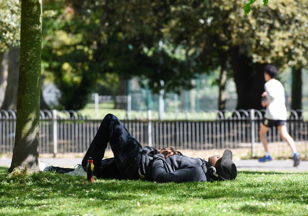 . 22 04 2020. London, United Kingdom. Coronavirus crisis. A man in seen enjoying the sunshine at Kennington Park this afternoon as the coronavirus lockdown continues.  xGustavoxValientex xi-Imagesx IIM-21051-0024