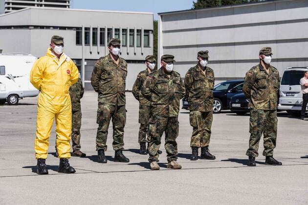 April 22, 2020, Neubiberg Bei Muenchen, Bavaria, Germany: German Bundeswehr soldiers wear gas masks and Dupint TyChem C protective clothing while mixing the constituents together to make Oxicide, a surface disinfectant used in the fight against Coronavirus. At the Bundeswehr Universitaet (Military University of Germany) in Neubiberg near Munich, Bavarian Interior Minister Joachim Herrmann, Generalleutnant Martin Schelleis, dem Nationalen Territorialen Befehlshaber und Inspekteur der Streitkro¤ftebasis, as well as members of the Technisches Hilfswerk (Federal Agency for Technical Relief) were on hand to explain the effort and coordination of the production of large amounts of surface disinfectants used to help in the fight against SARS-CoV-2 Coronavirus. Germany is currently at 148,174 positive diagnoses with 4,961 deaths. Neubiberg Be - ZUMAb160 20200422_zbp_b160_010 Copyright: xSachellexBabbarx