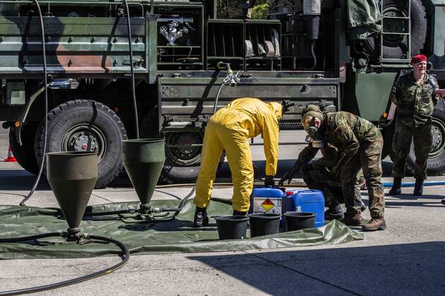 April 22, 2020, Neubiberg Bei Muenchen, Bavaria, Germany: German Bundeswehr soldiers wear gas masks and Dupint TyChem C protective clothing while mixing the constituents together to make Oxicide, a surface disinfectant used in the fight against Coronavirus. At the Bundeswehr Universitaet (Military University of Germany) in Neubiberg near Munich, Bavarian Interior Minister Joachim Herrmann, Generalleutnant Martin Schelleis, dem Nationalen Territorialen Befehlshaber und Inspekteur der Streitkro¤ftebasis, as well as members of the Technisches Hilfswerk (Federal Agency for Technical Relief) were on hand to explain the effort and coordination of the production of large amounts of surface disinfectants used to help in the fight against SARS-CoV-2 Coronavirus. Germany is currently at 148,174 positive diagnoses with 4,961 deaths. Neubiberg Be - ZUMAb160 20200422_zbp_b160_054 Copyright: xSachellexBabbarx