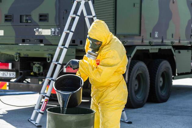 April 22, 2020, Neubiberg Bei Muenchen, Bavaria, Germany: German Bundeswehr soldiers wear gas masks and Dupint TyChem C protective clothing while mixing the constituents together to make Oxicide, a surface disinfectant used in the fight against Coronavirus. At the Bundeswehr Universitaet (Military University of Germany) in Neubiberg near Munich, Bavarian Interior Minister Joachim Herrmann, Generalleutnant Martin Schelleis, dem Nationalen Territorialen Befehlshaber und Inspekteur der Streitkro¤ftebasis, as well as members of the Technisches Hilfswerk (Federal Agency for Technical Relief) were on hand to explain the effort and coordination of the production of large amounts of surface disinfectants used to help in the fight against SARS-CoV-2 Coronavirus. Germany is currently at 148,174 positive diagnoses with 4,961 deaths. Neubiberg Be - ZUMAb160 20200422_zbp_b160_066 Copyright: xSachellexBabbarx