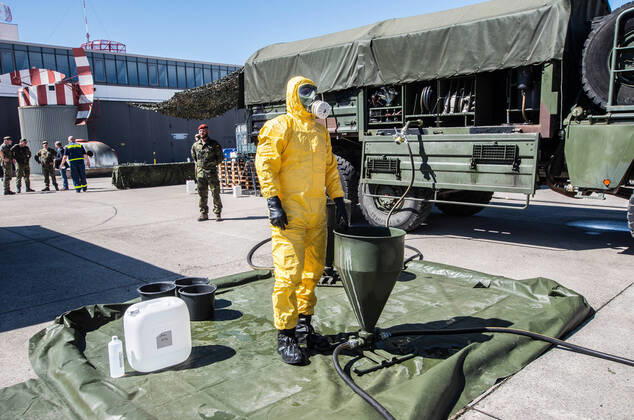 April 22, 2020, Neubiberg Bei Muenchen, Bavaria, Germany: German Bundeswehr soldiers wear gas masks and Dupint TyChem C protective clothing while mixing the constituents together to make Oxicide, a surface disinfectant used in the fight against Coronavirus. At the Bundeswehr Universitaet (Military University of Germany) in Neubiberg near Munich, Bavarian Interior Minister Joachim Herrmann, Generalleutnant Martin Schelleis, dem Nationalen Territorialen Befehlshaber und Inspekteur der Streitkro¤ftebasis, as well as members of the Technisches Hilfswerk (Federal Agency for Technical Relief) were on hand to explain the effort and coordination of the production of large amounts of surface disinfectants used to help in the fight against SARS-CoV-2 Coronavirus. Germany is currently at 148,174 positive diagnoses with 4,961 deaths. Neubiberg Be - ZUMAb160 20200422_zbp_b160_091 Copyright: xSachellexBabbarx