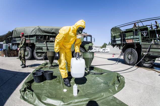 April 22, 2020, Neubiberg Bei Muenchen, Bavaria, Germany: German Bundeswehr soldiers wear gas masks and Dupint TyChem C protective clothing while mixing the constituents together to make Oxicide, a surface disinfectant used in the fight against Coronavirus. At the Bundeswehr Universitaet (Military University of Germany) in Neubiberg near Munich, Bavarian Interior Minister Joachim Herrmann, Generalleutnant Martin Schelleis, dem Nationalen Territorialen Befehlshaber und Inspekteur der Streitkro¤ftebasis, as well as members of the Technisches Hilfswerk (Federal Agency for Technical Relief) were on hand to explain the effort and coordination of the production of large amounts of surface disinfectants used to help in the fight against SARS-CoV-2 Coronavirus. Germany is currently at 148,174 positive diagnoses with 4,961 deaths. Neubiberg Be - ZUMAb160 20200422_zbp_b160_093 Copyright: xSachellexBabbarx