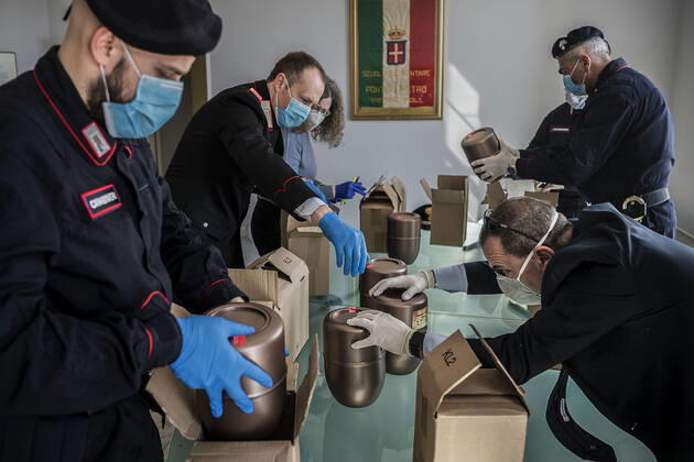 Ponte San Pietro (Bergamo). Blessing of the urns of the deceased who died as a result of COVID19 Coronavirus transported by the Carabinieri to the Municipality of Ponte San Pietro (Carlo Cozzoli Fotogramma, Ponte San Pietro (Bergamo) - 2020-04-22) p.s. la foto e utilizzabile nel rispetto del contesto in cui e stata scattata, e senza intento diffamatorio del decoro delle persone rappresentate  Copyright: xCarloxCozzolix xFOTOGRAMMAx
