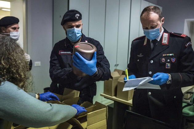 Ponte San Pietro (Bergamo). Blessing of the urns of the deceased who died as a result of COVID19 Coronavirus transported by the Carabinieri to the Municipality of Ponte San Pietro (Carlo Cozzoli Fotogramma, Ponte San Pietro (Bergamo) - 2020-04-22) p.s. la foto e utilizzabile nel rispetto del contesto in cui e stata scattata, e senza intento diffamatorio del decoro delle persone rappresentate  Copyright: xCarloxCozzolix xFOTOGRAMMAx