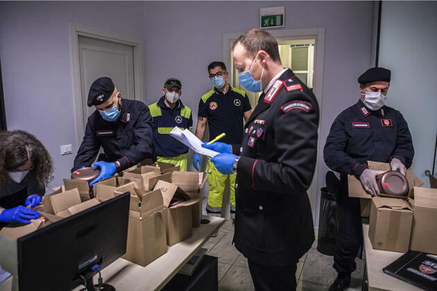 Ponte San Pietro (Bergamo). Blessing of the urns of the deceased who died as a result of COVID19 Coronavirus transported by the Carabinieri to the Municipality of Ponte San Pietro (Carlo Cozzoli Fotogramma, Ponte San Pietro (Bergamo) - 2020-04-22) p.s. la foto e utilizzabile nel rispetto del contesto in cui e stata scattata, e senza intento diffamatorio del decoro delle persone rappresentate  Copyright: xCarloxCozzolix xFOTOGRAMMAx