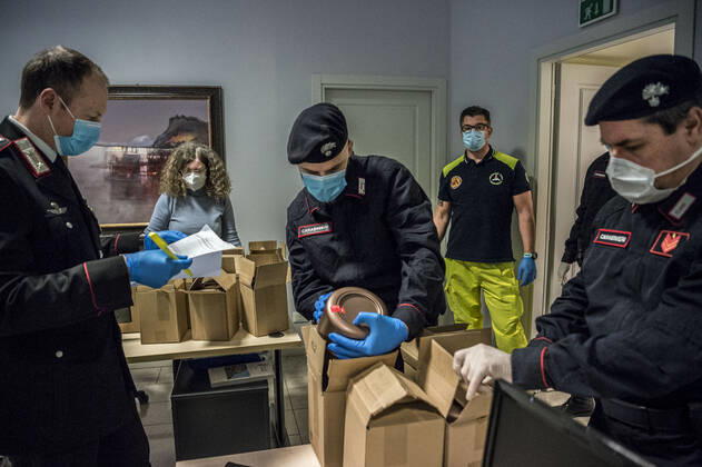Ponte San Pietro (Bergamo). Blessing of the urns of the deceased who died as a result of COVID19 Coronavirus transported by the Carabinieri to the Municipality of Ponte San Pietro (Carlo Cozzoli Fotogramma, Ponte San Pietro (Bergamo) - 2020-04-22) p.s. la foto e utilizzabile nel rispetto del contesto in cui e stata scattata, e senza intento diffamatorio del decoro delle persone rappresentate  Copyright: xCarloxCozzolix xFOTOGRAMMAx
