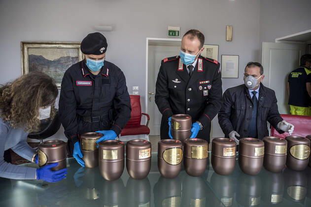 Ponte San Pietro (Bergamo). Blessing of the urns of the deceased who died as a result of COVID19 Coronavirus transported by the Carabinieri to the Municipality of Ponte San Pietro (Carlo Cozzoli Fotogramma, Ponte San Pietro (Bergamo) - 2020-04-22) p.s. la foto e utilizzabile nel rispetto del contesto in cui e stata scattata, e senza intento diffamatorio del decoro delle persone rappresentate  Copyright: xCarloxCozzolix xFOTOGRAMMAx