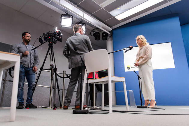 200422 Lena Hallengren, Minister for Health and Social Affairs, speaks with media after a press conference with the government of Sweden regarding the coronavirus, Covid-19, on April 22, 2020 in Stockholm. Photo: Maxim ThorÃ BILDBYRAN kod MT bbeng presskonferens regeringen politik corona virus coronaviruset covid-19 press conference public events coronavirus Copyright: MAXIMxTHORE 0047207689st