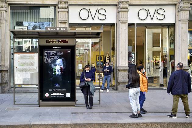 Milan, Coronavirus, Preparation of phase 2 opening of the OVS Store only the children s clothing department in Via Torino at the corner of Piazza Duomo (Duilio Piaggesi Fotogramma, Milan - 2020-04-22) p.s. la foto e utilizzabile nel rispetto del contesto in cui e stata scattata, e senza intento diffamatorio del decoro delle persone rappresentate  Copyright: xDuilioxPiaggesix xFOTOGRAMMAx