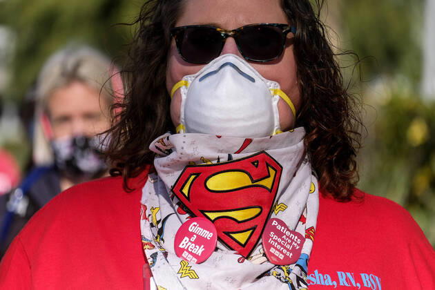 April 22, 2020, Los Angeles, California, U.S: Nurses take part in silent march outside Kaiser Permanente in Los Angeles, Wednesday, April 22, 2020. Nurses exposing Kaiser Permanente for lack of preparedness, lack of PPE, retaliation against nurses for advocation, not providing appropriate benefits when exposed or tested positive with COVID-19. Los Angeles U.S. - ZUMAc68_ 20200422_zaf_c68_003 Copyright: xRingoxChiux