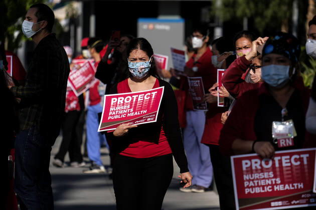 April 22, 2020, Los Angeles, California, U.S: Nurses take part in silent march outside Kaiser Permanente in Los Angeles, Wednesday, April 22, 2020. Nurses exposing Kaiser Permanente for lack of preparedness, lack of PPE, retaliation against nurses for advocation, not providing appropriate benefits when exposed or tested positive with COVID-19. Los Angeles U.S. - ZUMAc68_ 20200422_zaf_c68_004 Copyright: xRingoxChiux