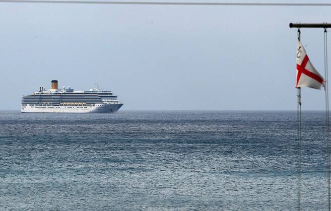 Foto IPP Alfonso Cannavacciuolo Genova 22 04 2020 Emergenza Coronavirus - la nave da crociera costa deliziosa partita a gennaio per il giro del mondo in arrivo al porto a genova per lo sbarco dei passeggeri nella foto la costa deliziosa Italy Photo Press - World Copyright Emergenza Coronavirus  0