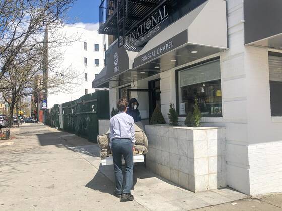 April 22, 2020, New York, New York, United States: The body is seen being carried into a funeral home in the Harlem neighborhood of Manhattan Island in New York, United States. The city is the epicenter of the new Coronavirus Pandemic New York United States - ZUMAv122 20200422_zap_v122_001 Copyright: xWilliamxVolcovx