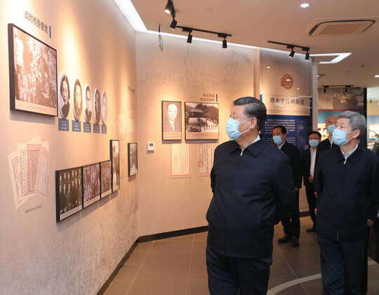 (200422) -- XI AN, April 22, 2020 -- Chinese President Xi Jinping, also general secretary of the Communist Party of China Central Committee and chairman of the Central Military Commission, visits Xi an Jiaotong University in Xi an, capital of northwest China s Shaanxi Province, April 22, 2020. Xi on Wednesday inspected the city of Xi an during his trip to northwest China s Shaanxi Province. ) CHINA-SHAANXI-XI AN-XI JINPING-INSPECTION (CN) JuxPeng 