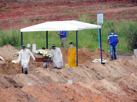 RECIFE, PE - 22.04.2020: VÍTIMAS DO COVID19 SÃO ENTERRADOS PE - This Wednesday (22) extra holes were opened in the Parque das Flores cemetery, in the Sancho neighborhood in the West Zone of Recife. It was possible to see burials in an area reserved only for victims of the covid-19. x1906425x  VeetmanoxPrem