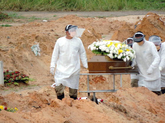 RECIFE, PE - 22.04.2020: VÍTIMAS DO COVID19 SÃO ENTERRADOS PE - This Wednesday (22) extra holes were opened in the Parque das Flores cemetery, in the Sancho neighborhood in the West Zone of Recife. It was possible to see burials in an area reserved only for victims of the covid-19. x1906426x  VeetmanoxPrem