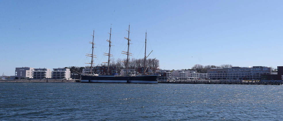 Blick auf die Passat, Priwal,l und das Neubaugebiet mit Ferienwohnungen und Hotel Slow Down Travemuende