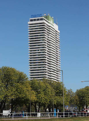 Maritim Schriftzug am Hochhaus in Travemuende Travemuende