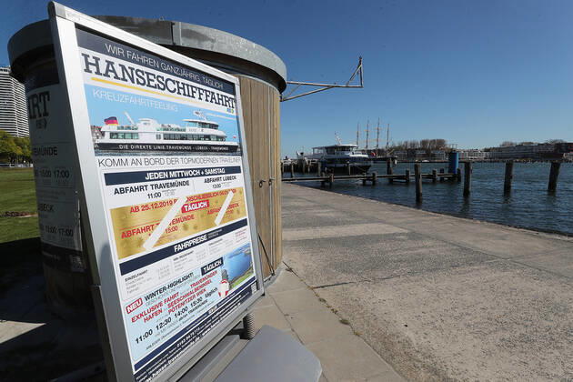 Hinweisschild der Hanse Schiffahrt, derzeit fahren keine Schiffe Travemuende