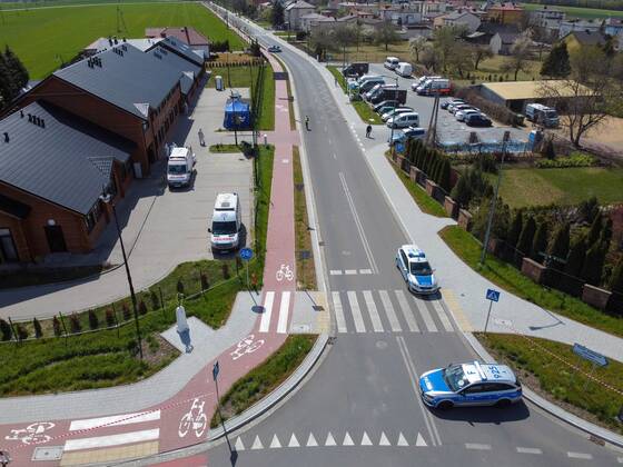 KLESZCZOW 22.04.2020 DOM POMOCY SPOLECZNEJ IM SWIETEJ BARBARY W KLESZCZOWIE ZOSTAL DZISIAJ EWAKUOWANY . 60 OSOB PRZEWIEZIONO DO SZPITALI , 55 ZARAZONYCH , 5 PODEJRZANYCH ZAKAZENIEM COVID19 . FOT MIKOLAJ ZACHAROW NEWSPIX --- Newspix.pl Evacatuation of nursing home care in Kleszczow. 55 patients are infected with Covid19.  DJI_0761