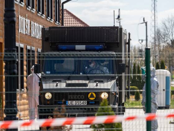 KLESZCZOW 22.04.2020 DOM POMOCY SPOLECZNEJ IM SWIETEJ BARBARY W KLESZCZOWIE ZOSTAL DZISIAJ EWAKUOWANY . 60 OSOB PRZEWIEZIONO DO SZPITALI , 55 ZARAZONYCH , 5 PODEJRZANYCH ZAKAZENIEM COVID19 . FOT MIKOLAJ ZACHAROW NEWSPIX --- Newspix.pl Evacatuation of nursing home care in Kleszczow. 55 patients are infected with Covid19.  P4220468